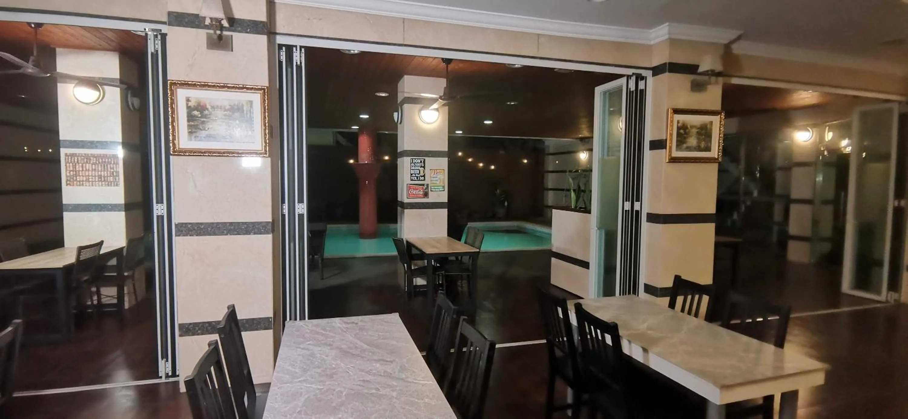 Restaurant/places to eat in Townhouse Oak Vera Hotel Near Clark International Airport