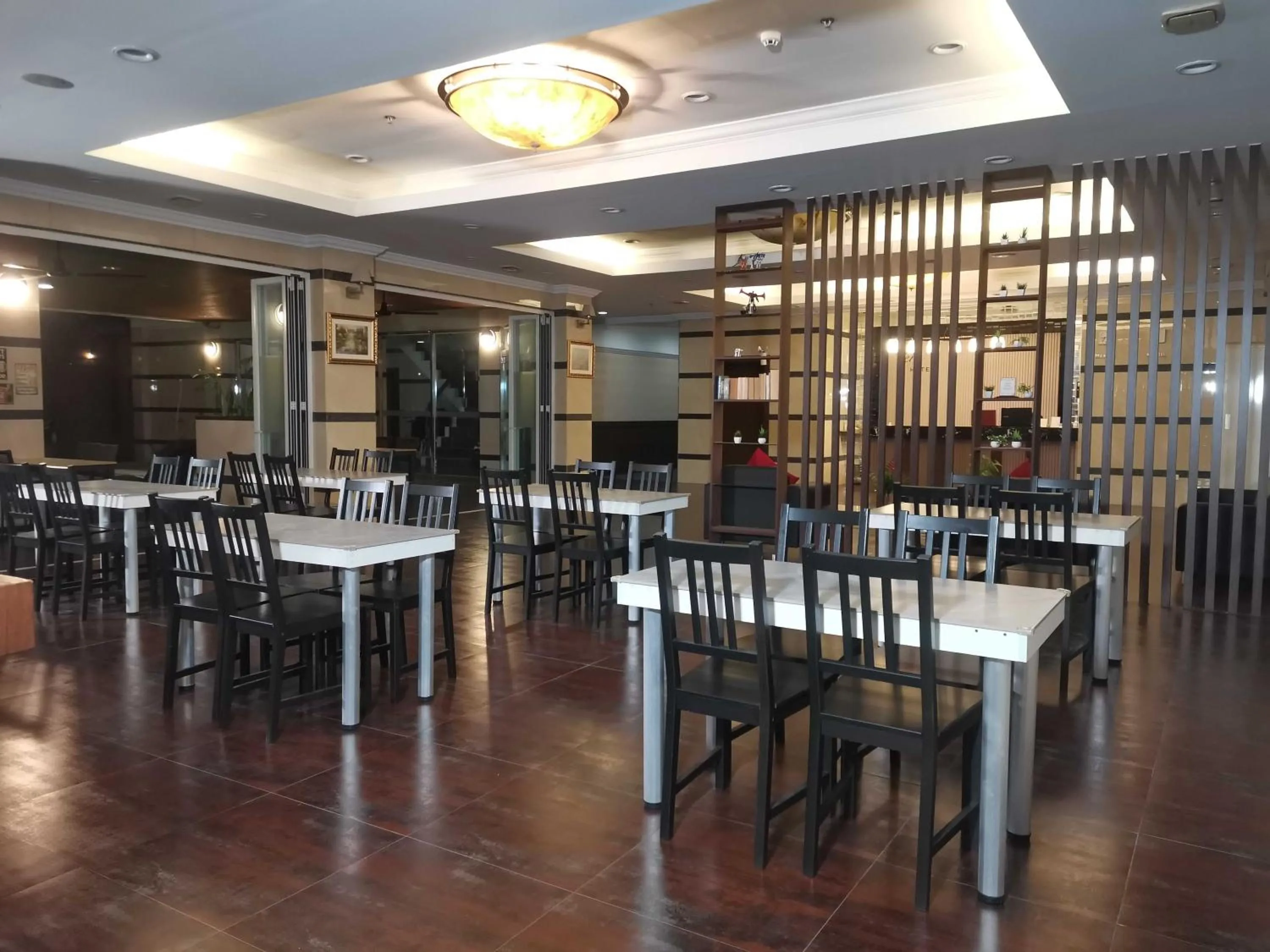 Restaurant/places to eat in Townhouse Oak Vera Hotel Near Clark International Airport