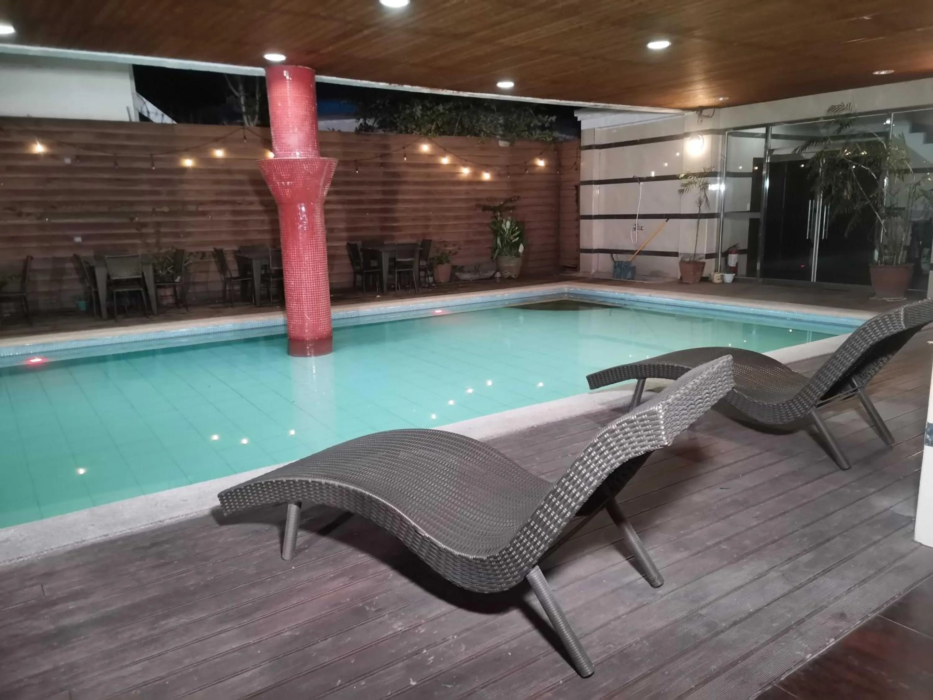 Swimming pool in Townhouse Oak Vera Hotel Near Clark International Airport