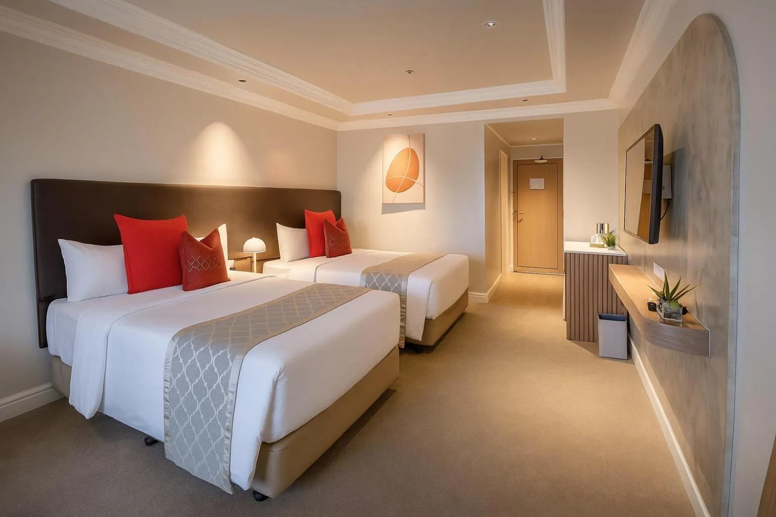 Deluxe Double or Twin Room with Balcony in Vermillion Hotel