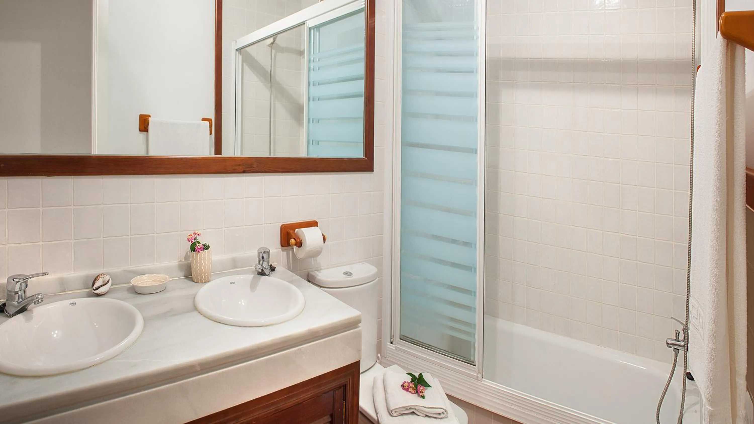 Bathroom in Life Apartments Costa Ballena