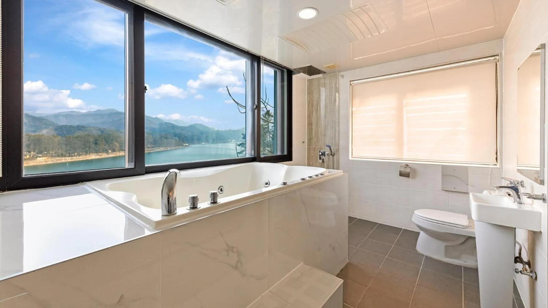 Photo of the whole room in Gapyeong Rondavill Pension