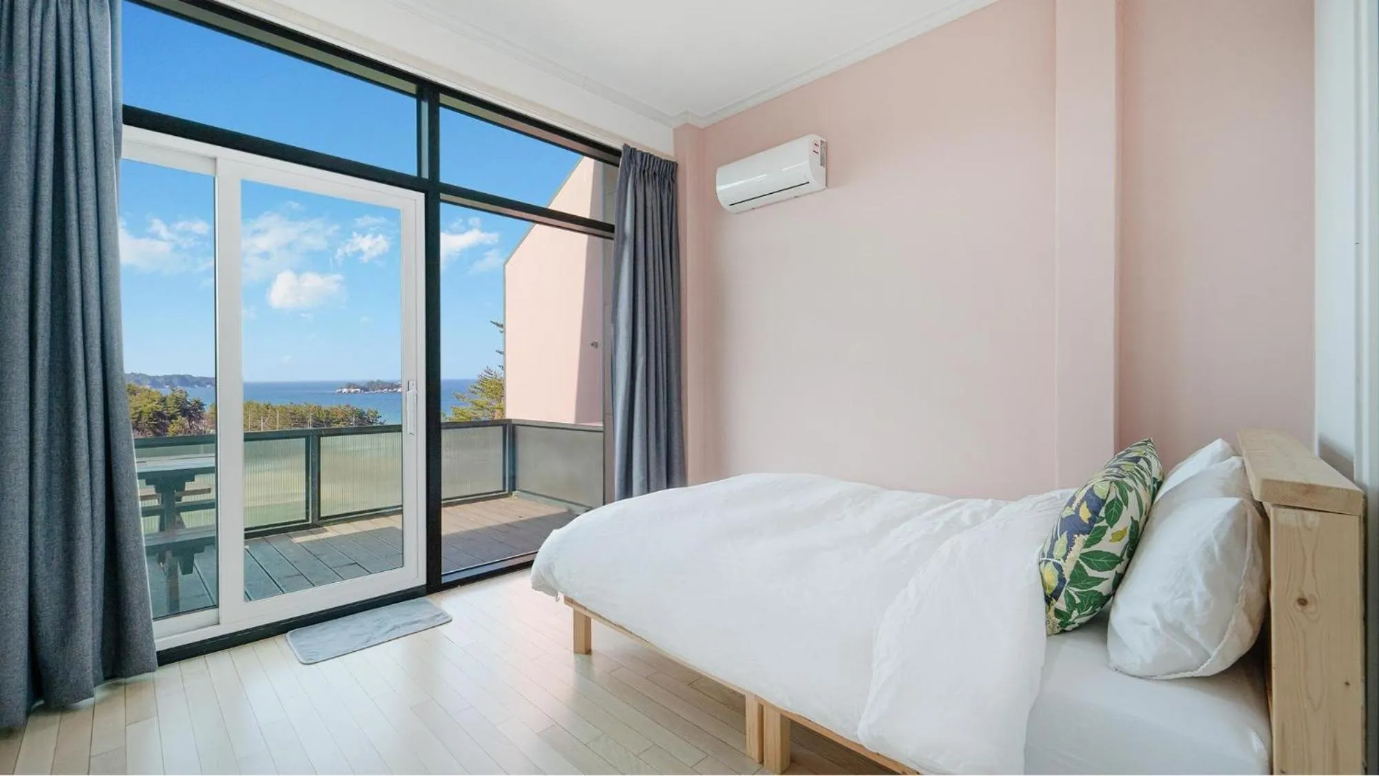 Property building, Bed in Yangyang In Memory Pension