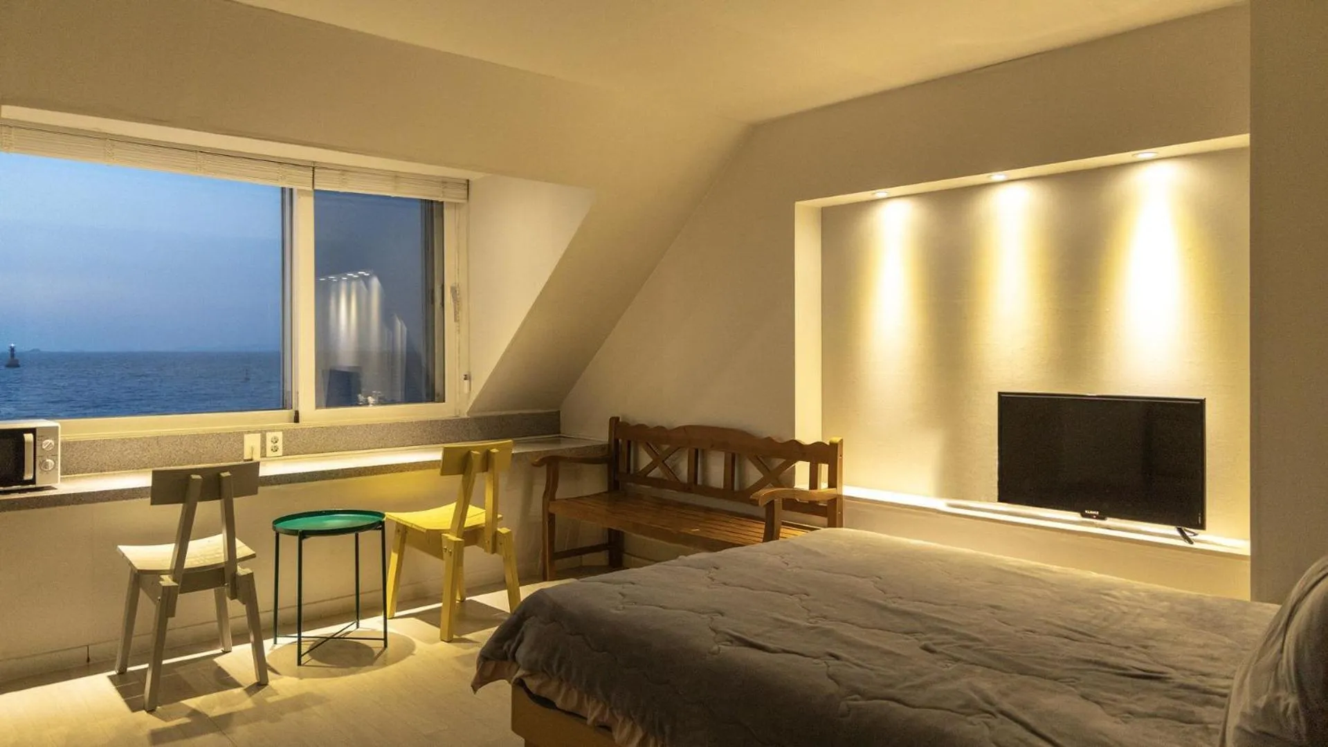 Property building, Bed in Boryeong lehouse pension