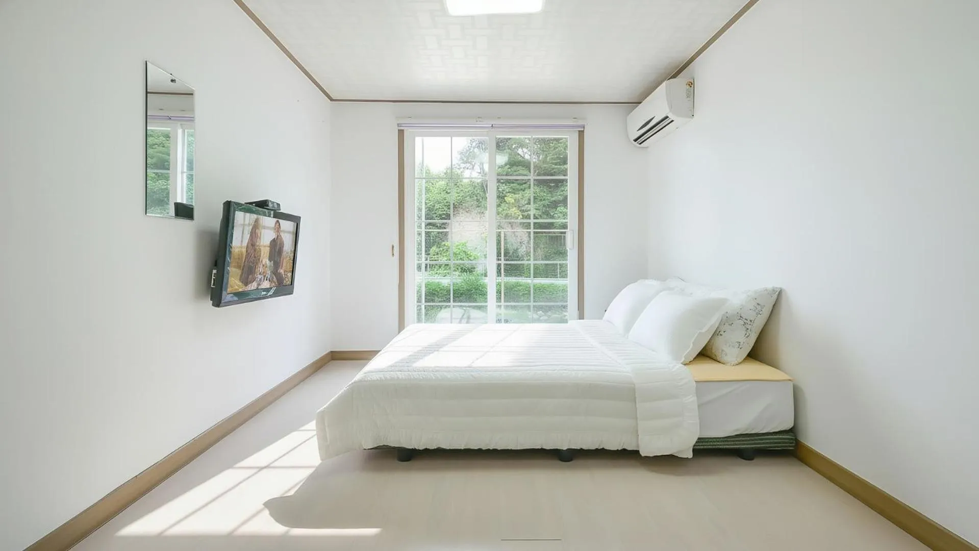 Property building, Bed in Samcheok Healingcamp Pension