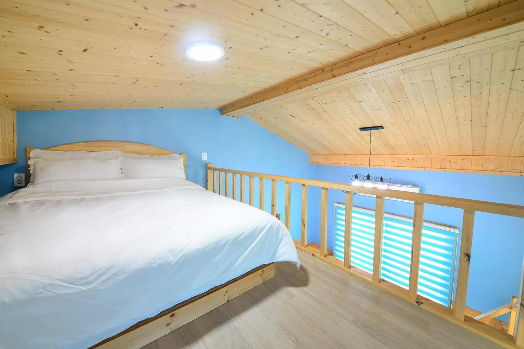 Property building, Bed in Samcheok Healingcamp Pension
