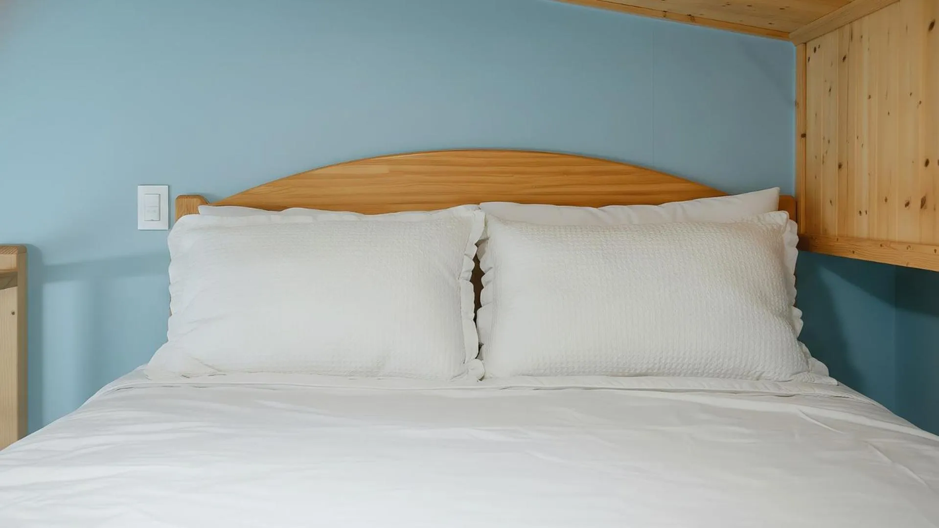 Property building, Bed in Samcheok Healingcamp Pension