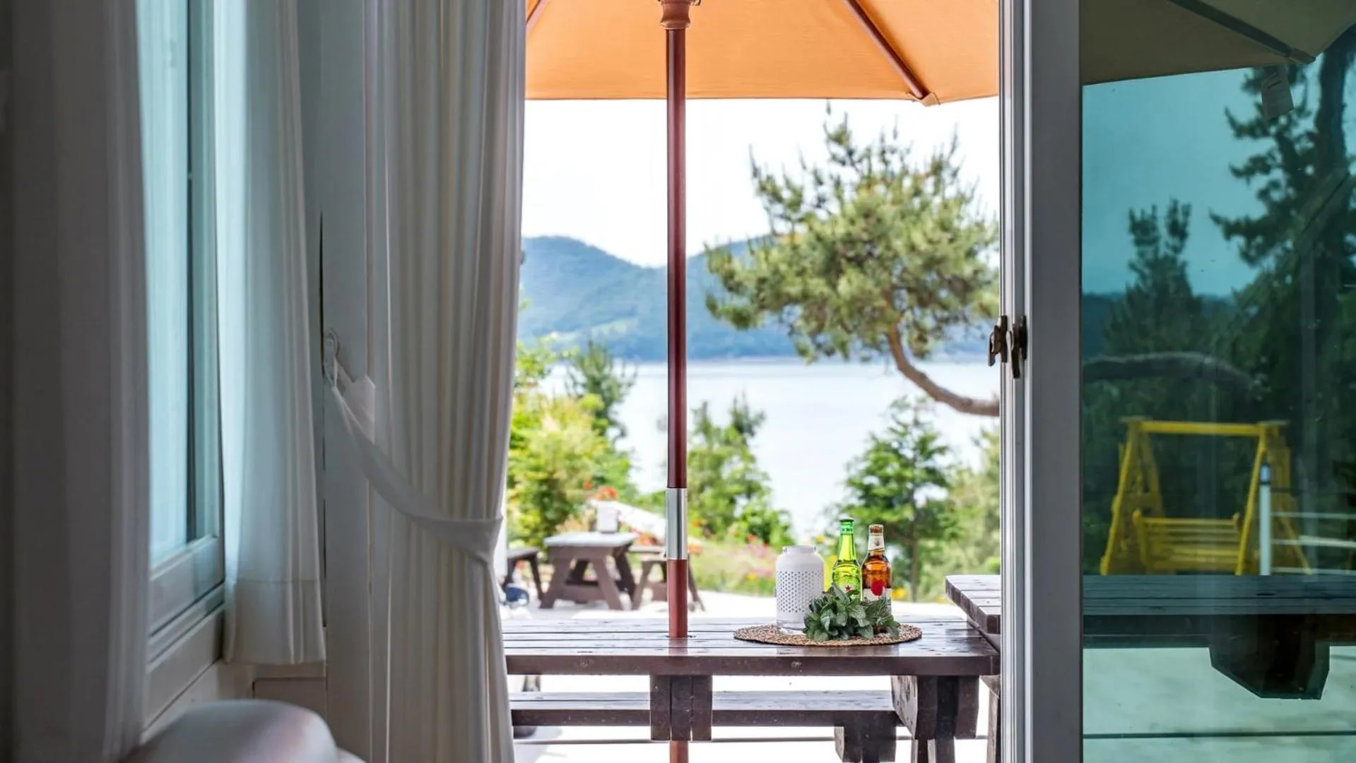 Property building in Yeosu Sky Pension