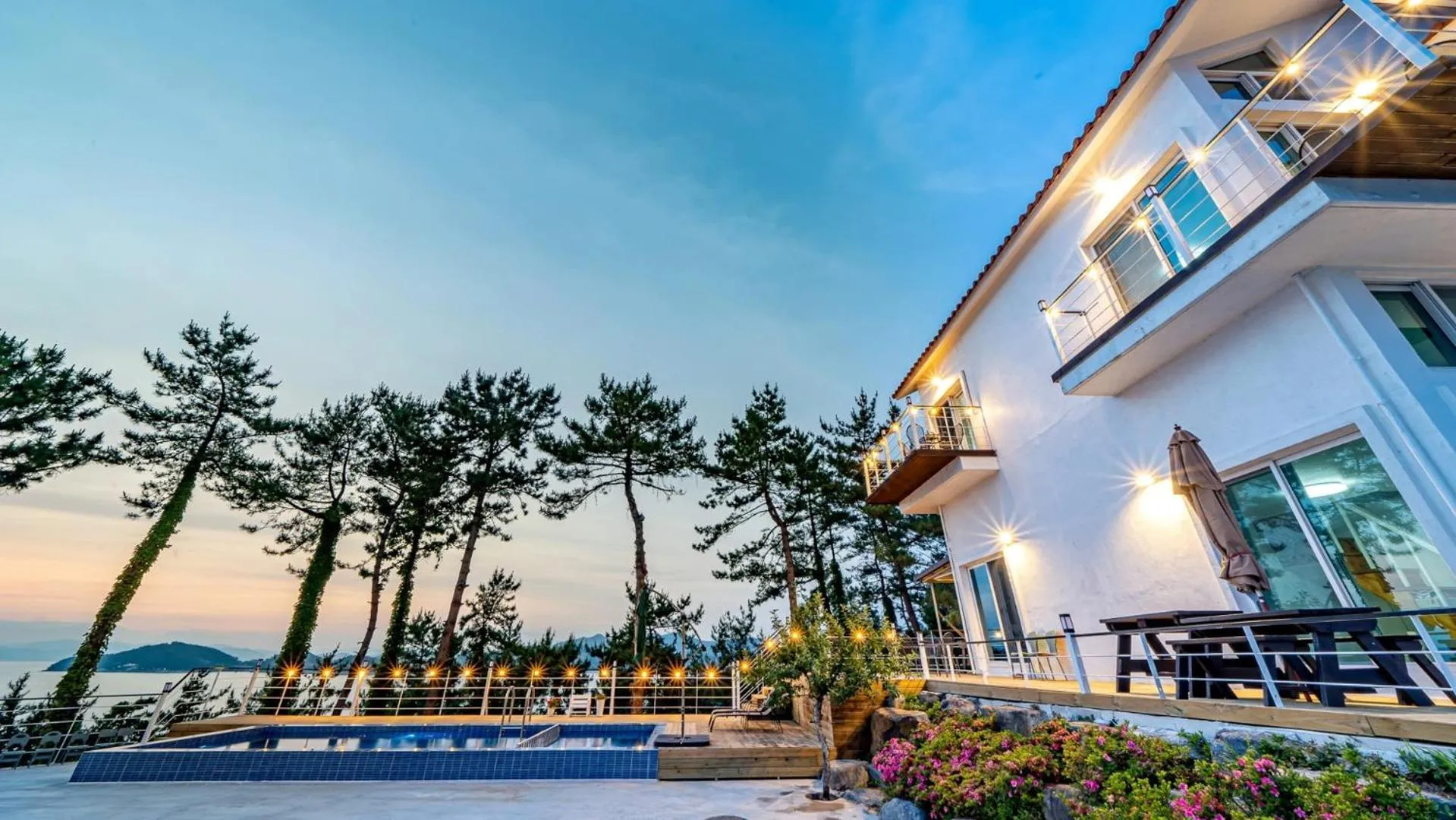 Property building in Yeosu Sky Pension