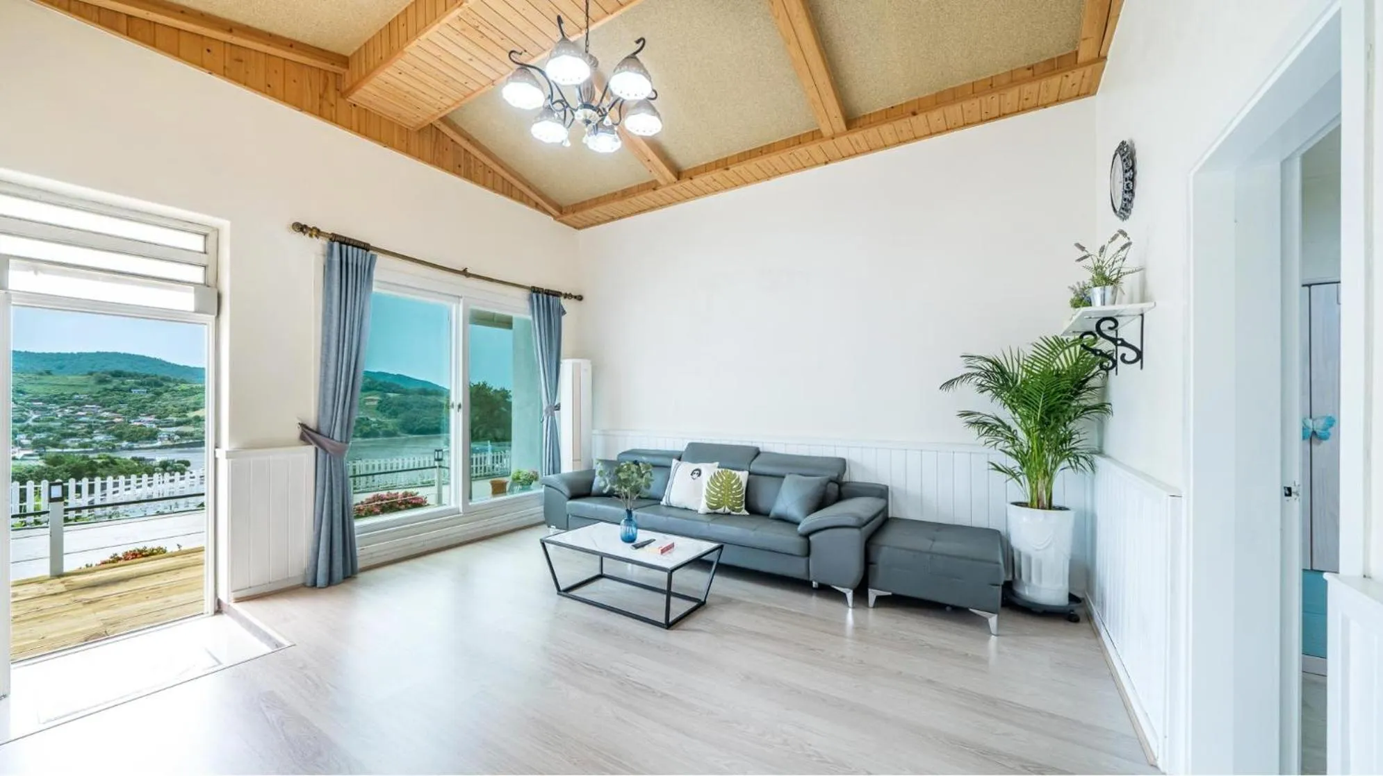 Property building in Yeosu Sky Pension
