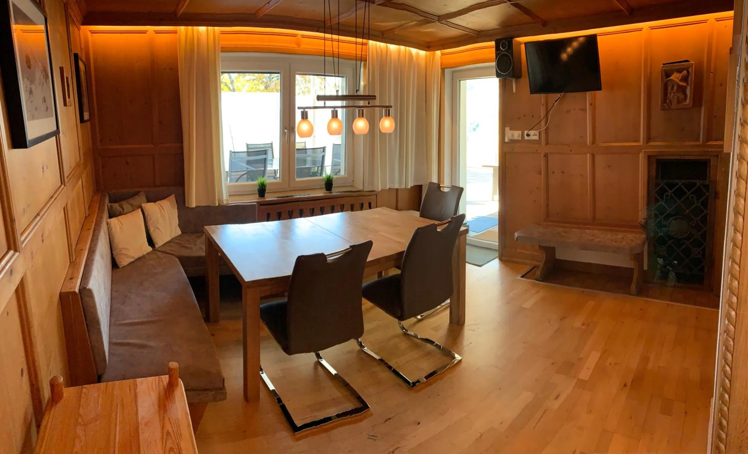 Dining area in Ferienhaus Freizeit
