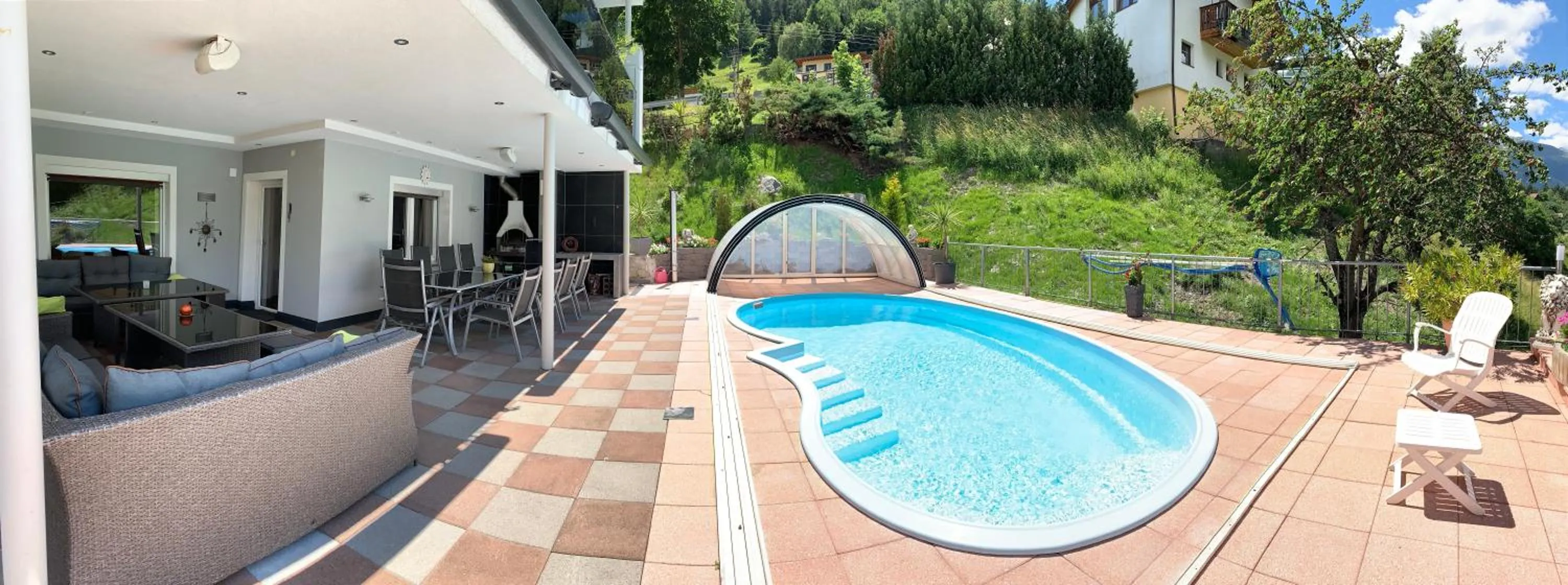 Swimming pool in Ferienhaus Freizeit