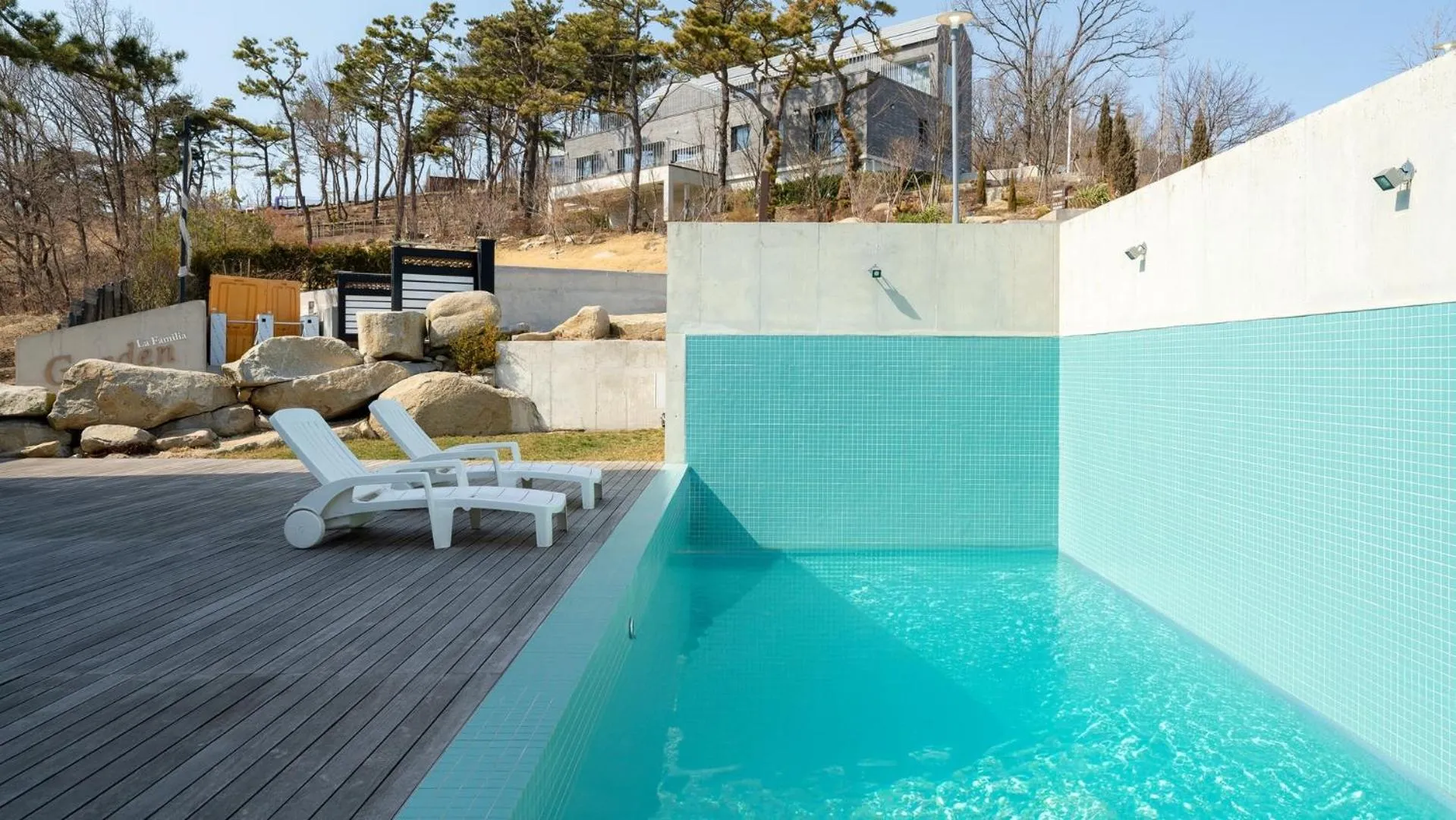 Property building in Ganghwado Lafamilia Pension