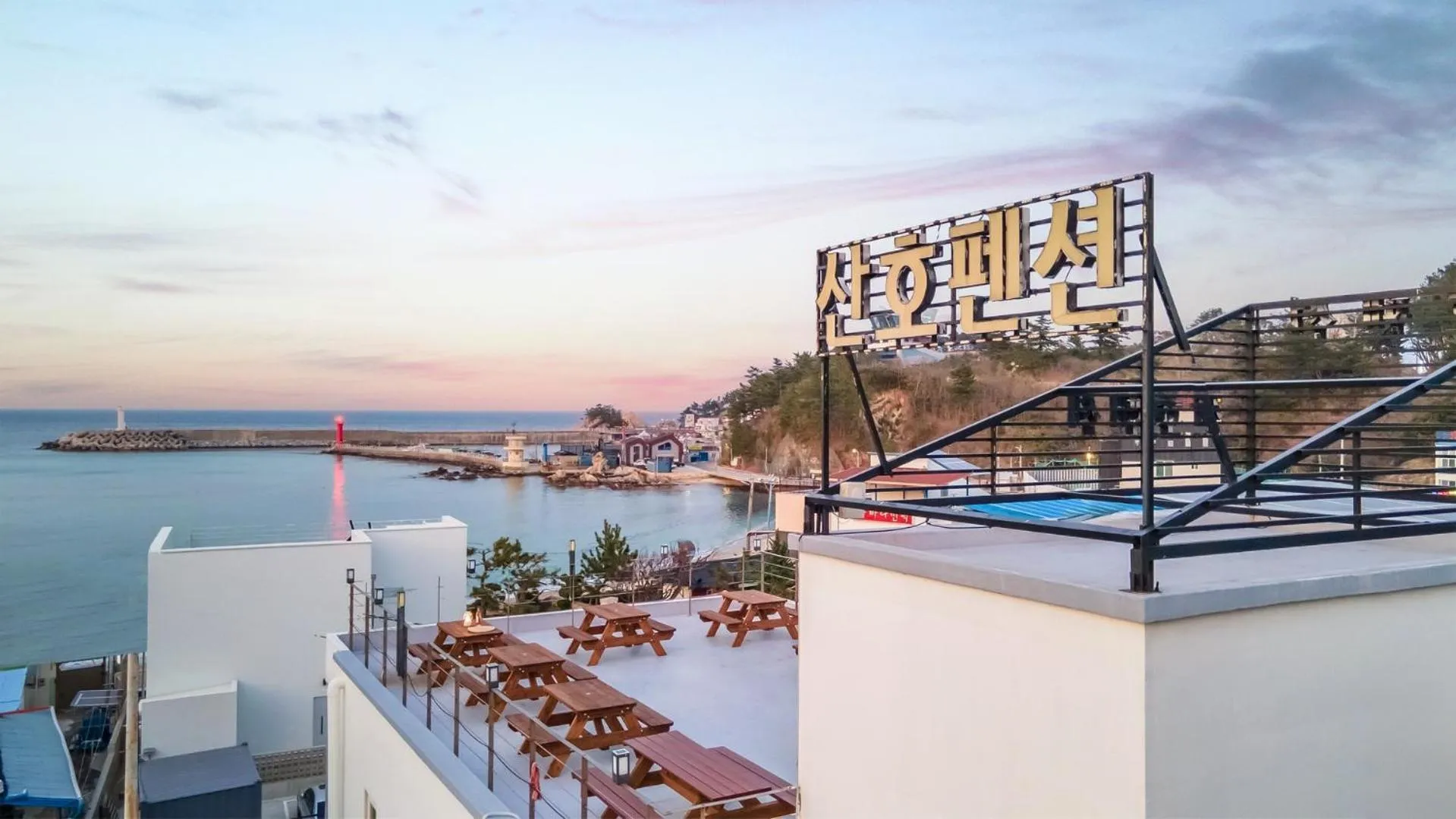 Property building in Samcheok jangho sanho Pension