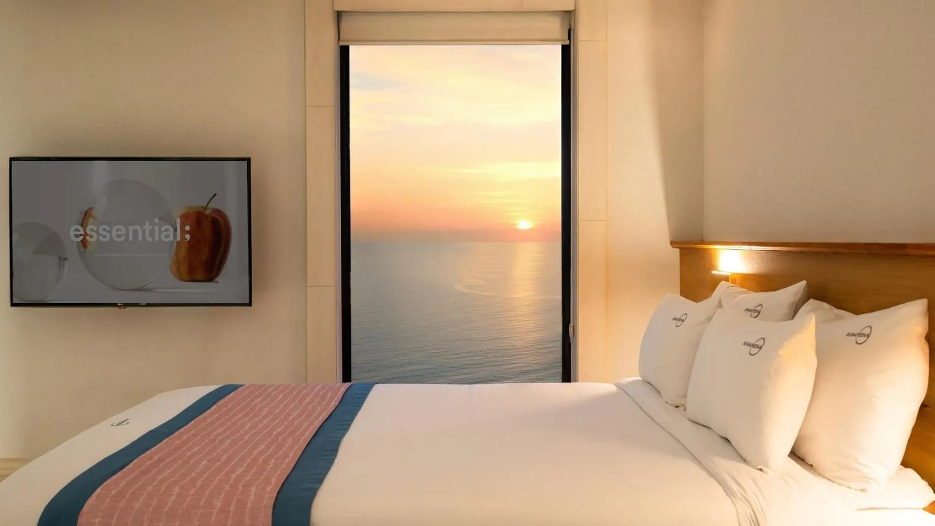 Property building, Bed in Gyeongju Luna Piena Poolvilla