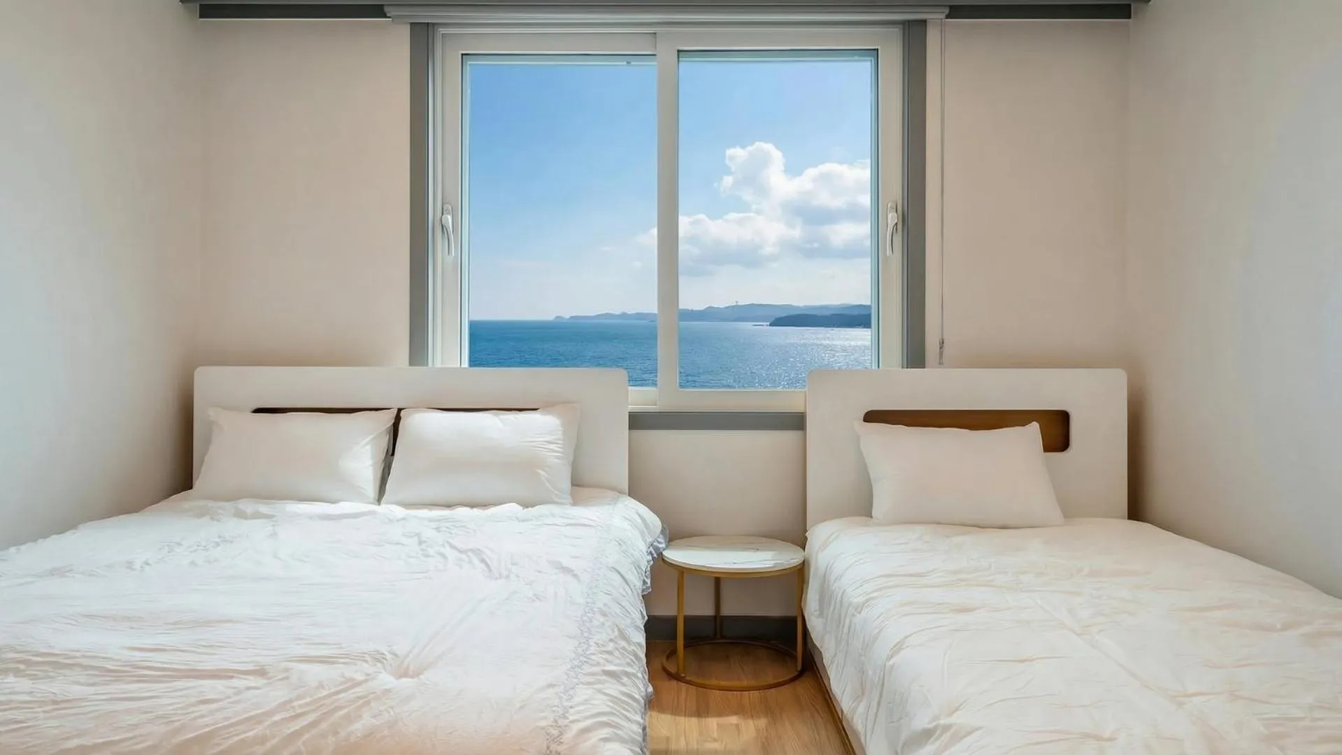 Property building, Bed in Donghae Hill Stay Pension