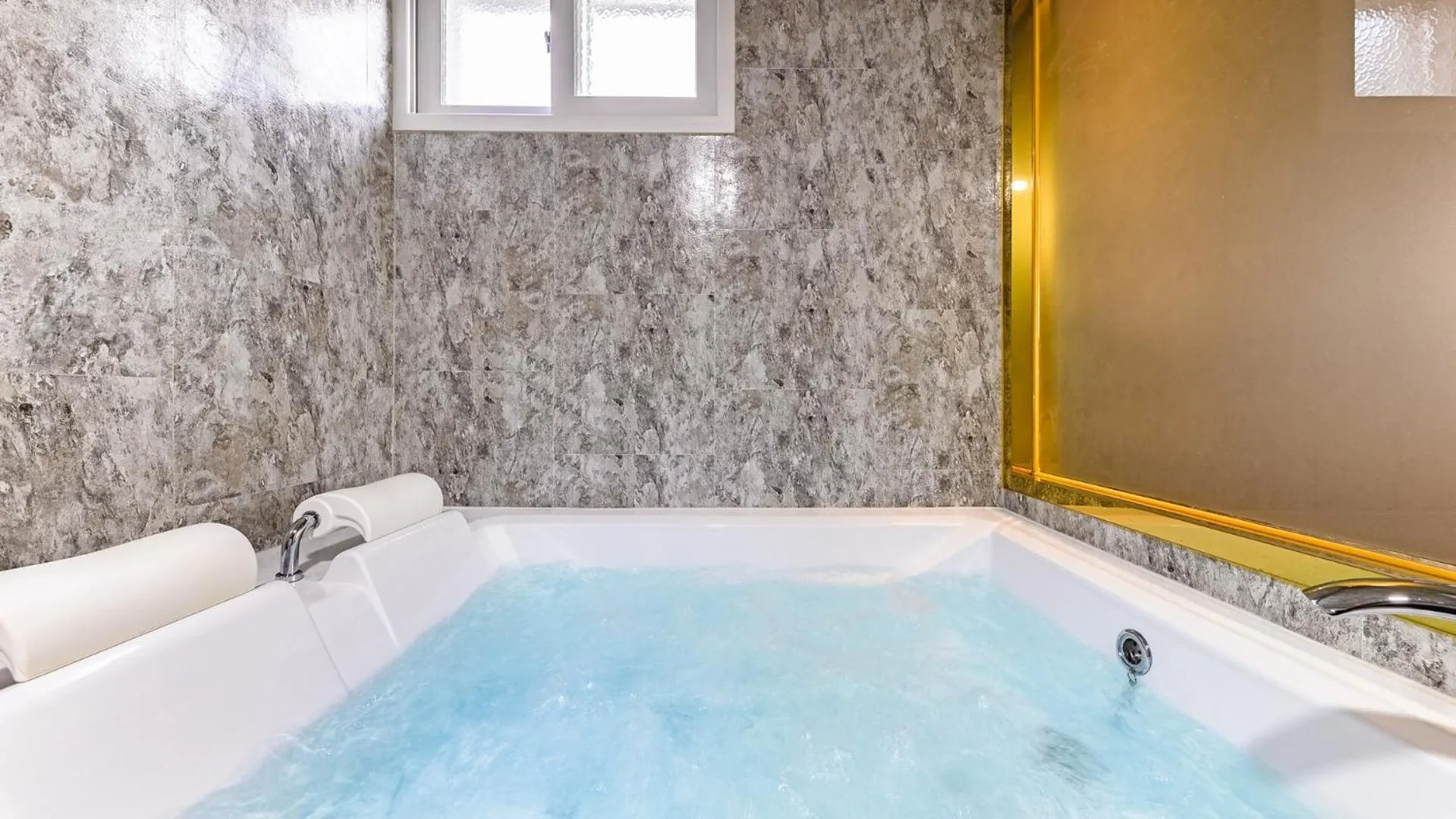 Property building in Chuncheon Poolhouse Epop