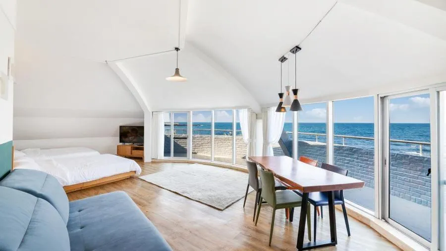 Property building, Bed in Jeju UFO Pension