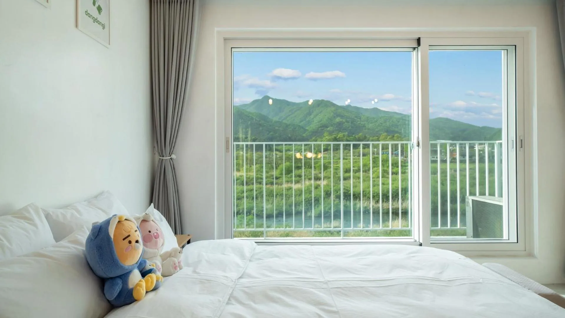 Property building, Bed in Gapyeong Dangdangi Pet Poolvilla Blue