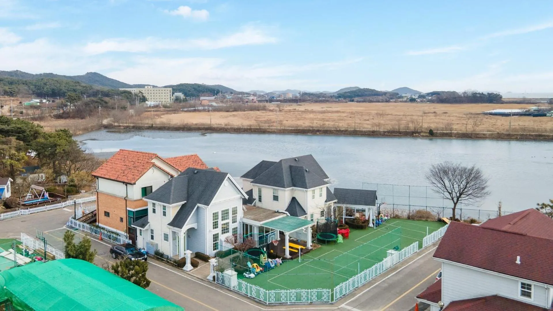 Property building in Daebudo Fullhouse Pension