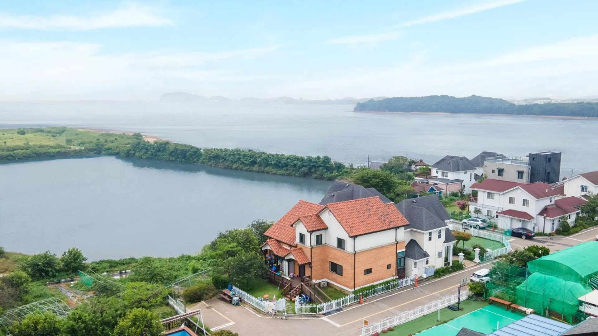 Property building in Daebudo Fullhouse Pension