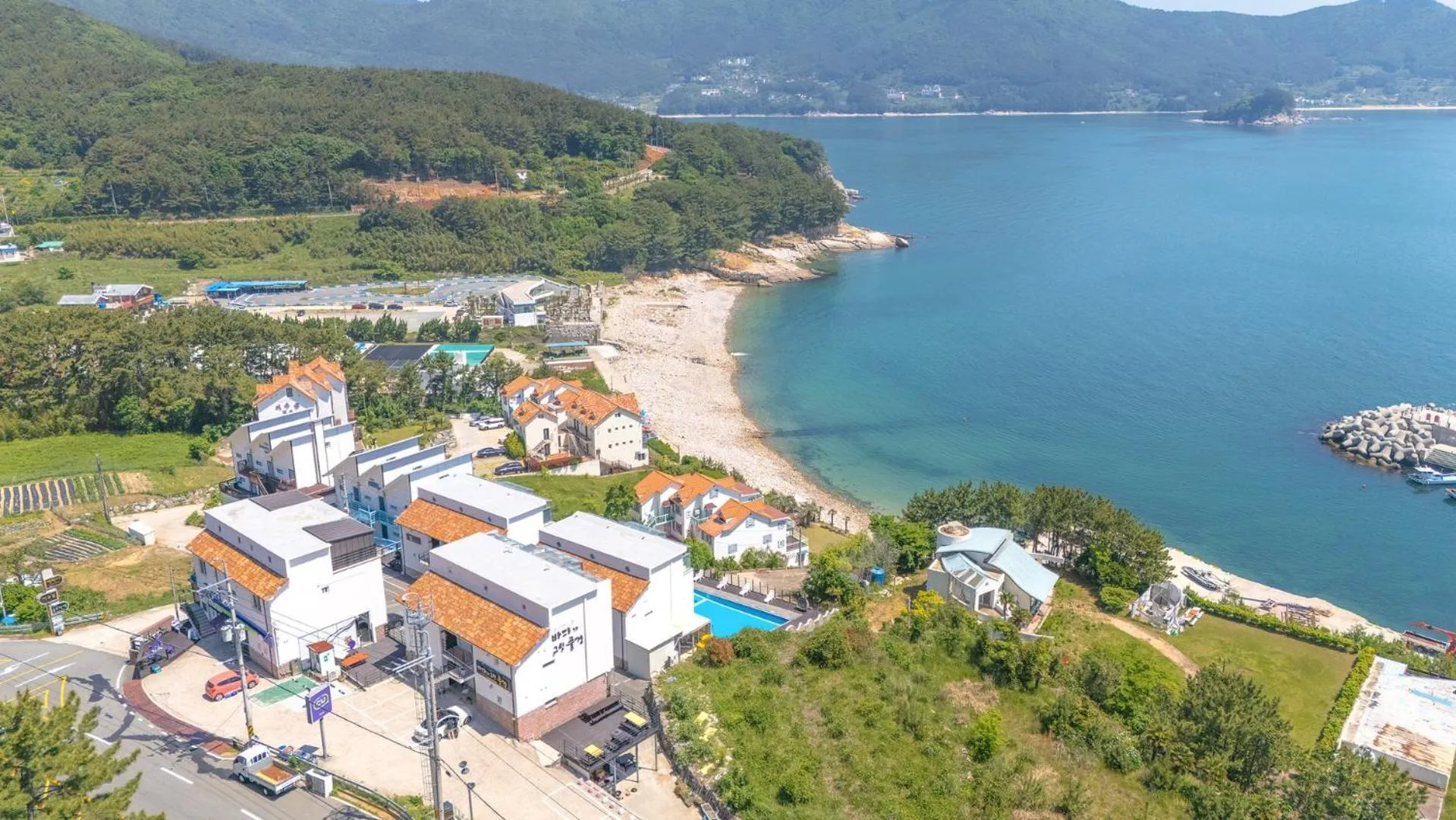 Property building in Geoje Badageurigo Pension