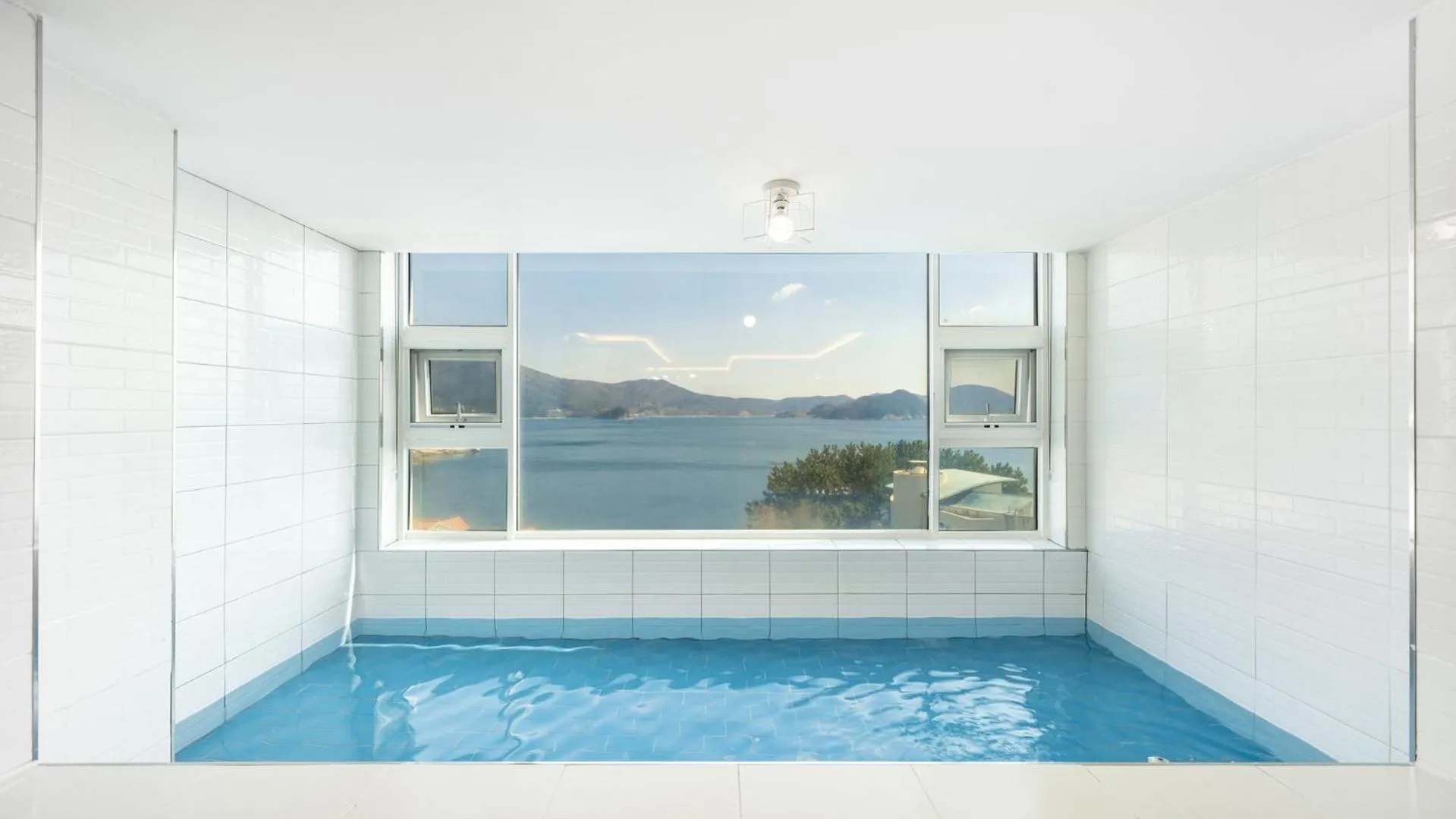 Property building in Geoje Badageurigo Pension