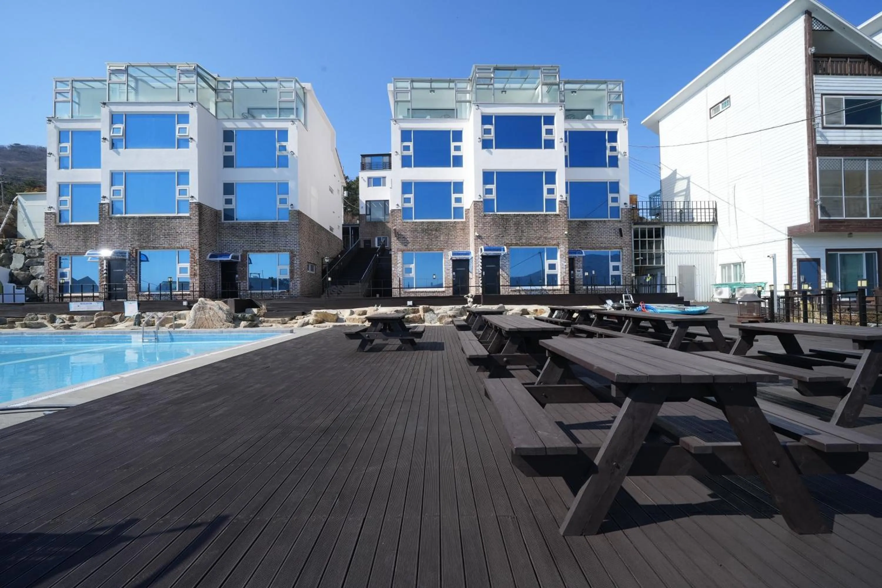 Property building in Geoje Badageurigo Pension