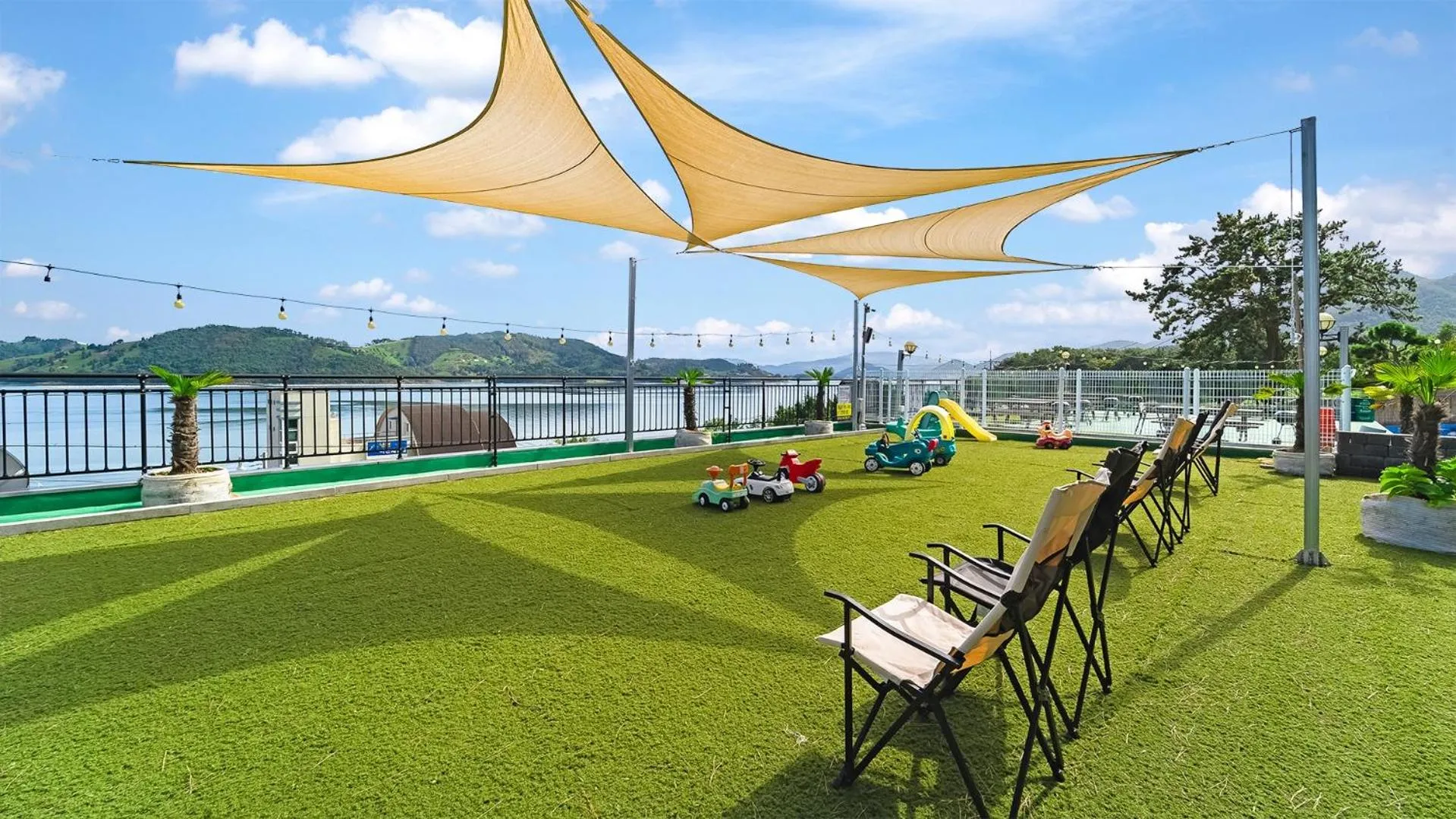 Namhae Spring, Summer, Fall, Winter Pet-