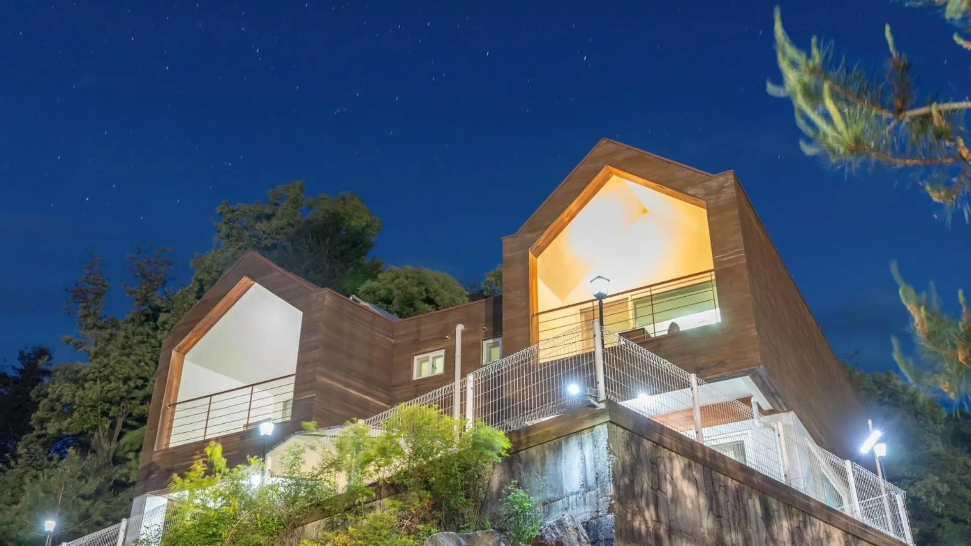 Property building in Gapyeong Yeonkkocchosu Pet Pension