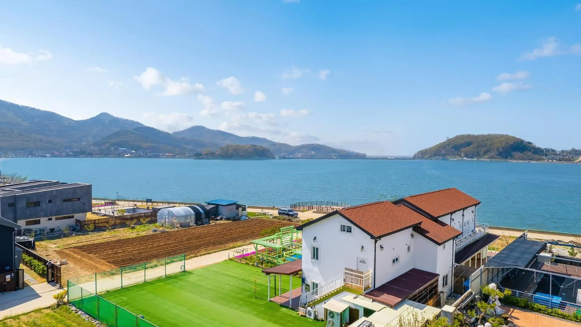 Property building in Ganghwa Abientot Spa Pension