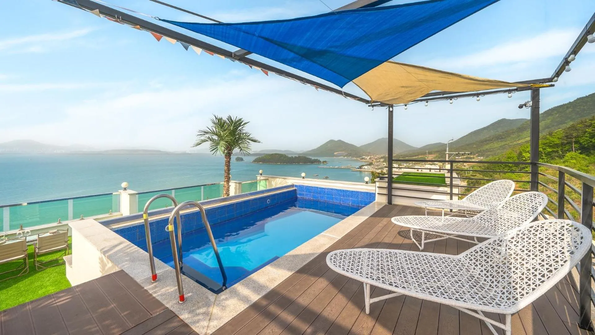 Property building in Yeosu Hemiswi SPA Pension