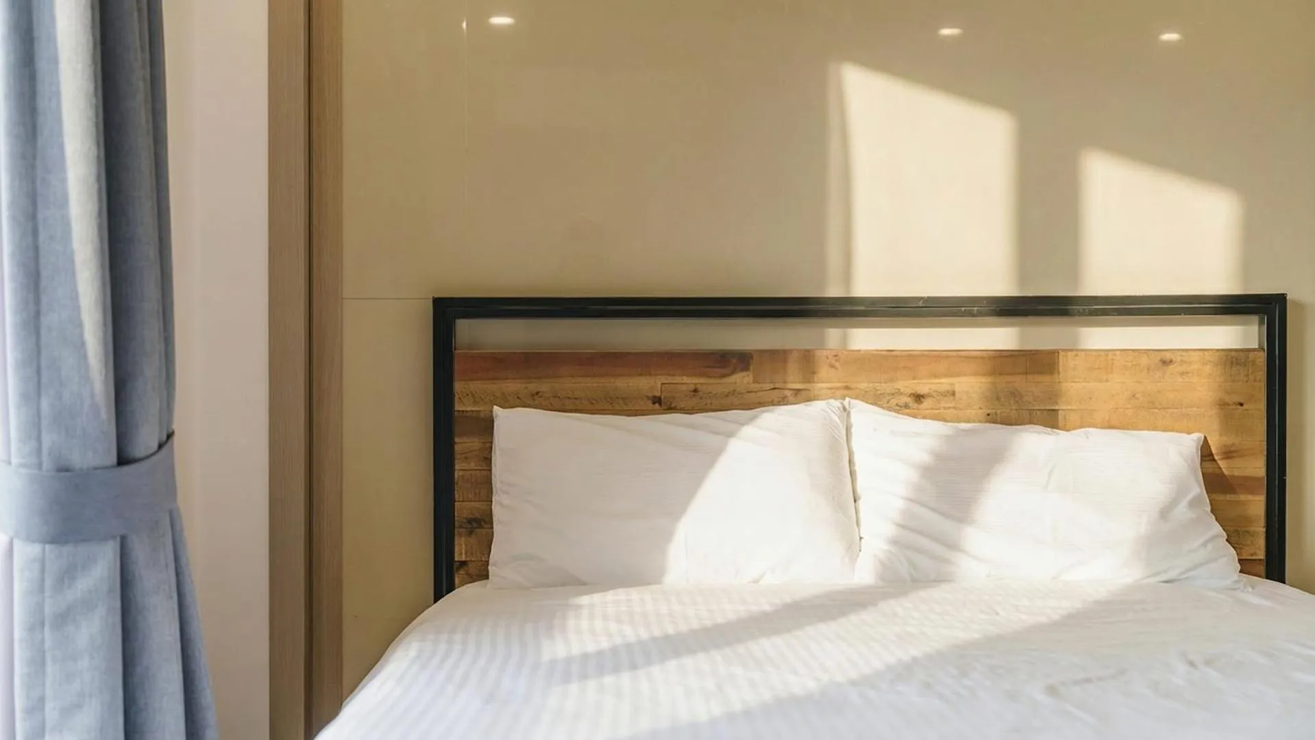 Property building, Bed in Yangyang Haetteuneun Changmun Pet-Friend