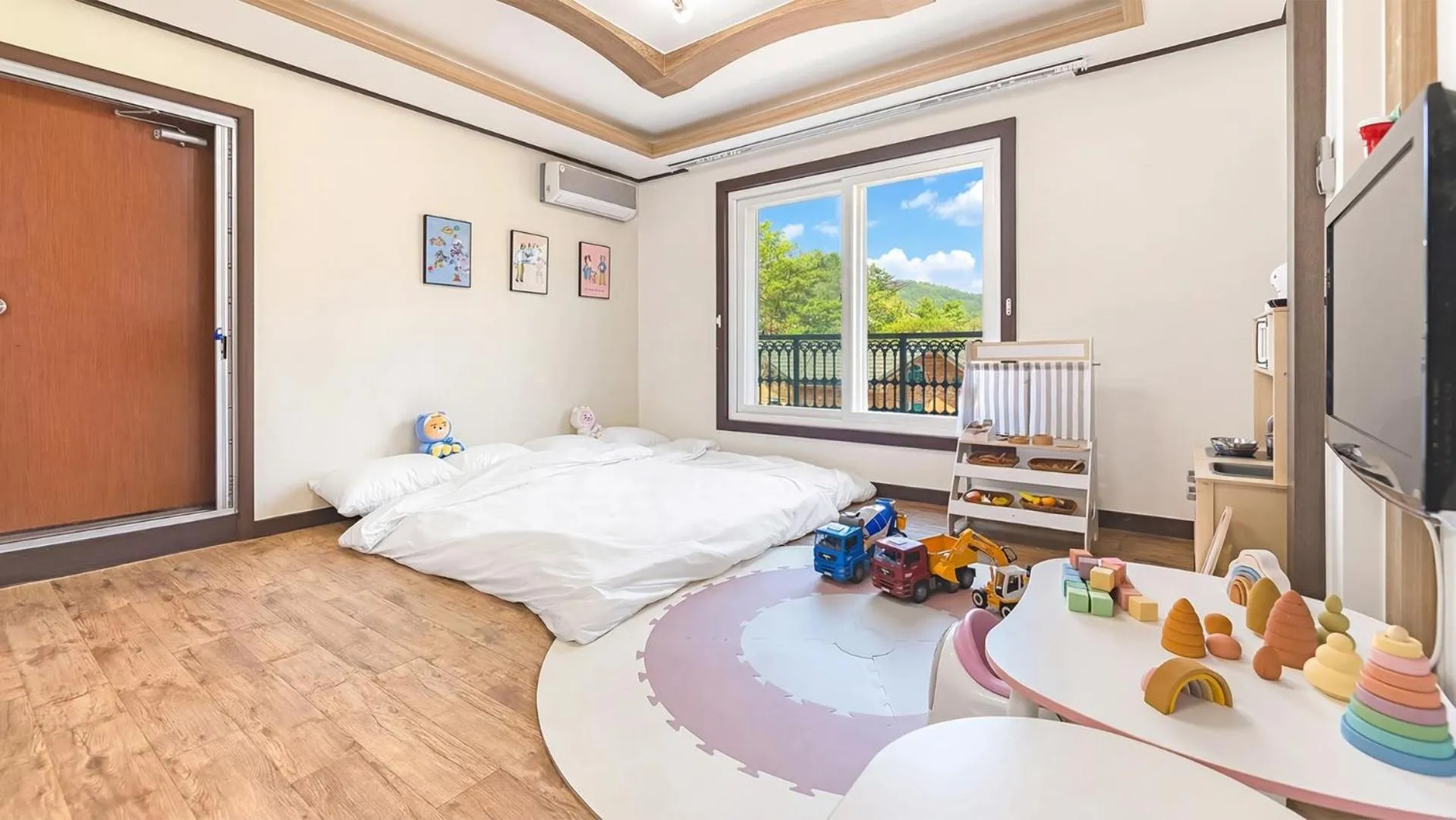 Property building, Bed in Namyangju HAIMOM Family Pension Black