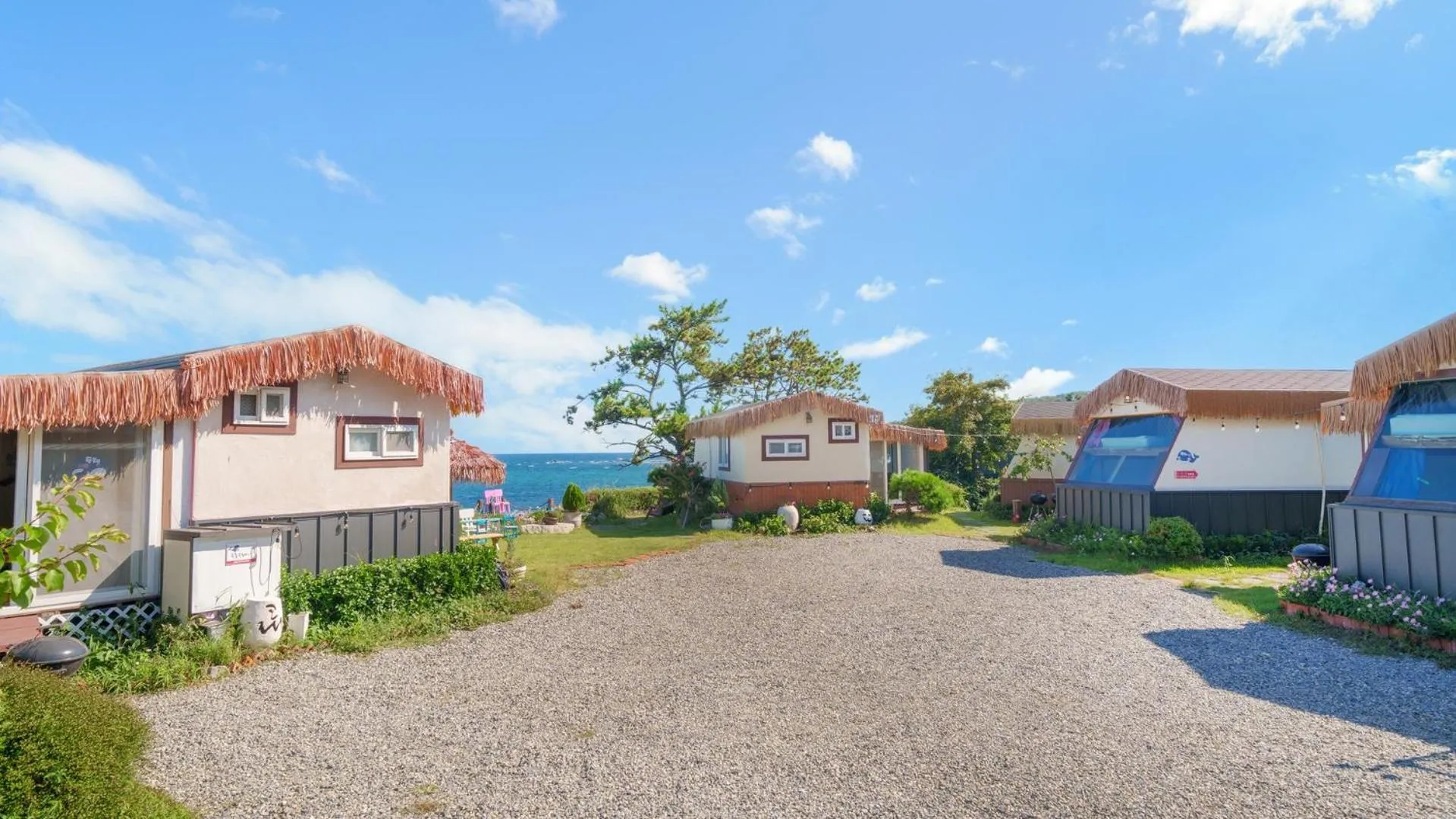 Property building in Pohang Puleungolae Caravan