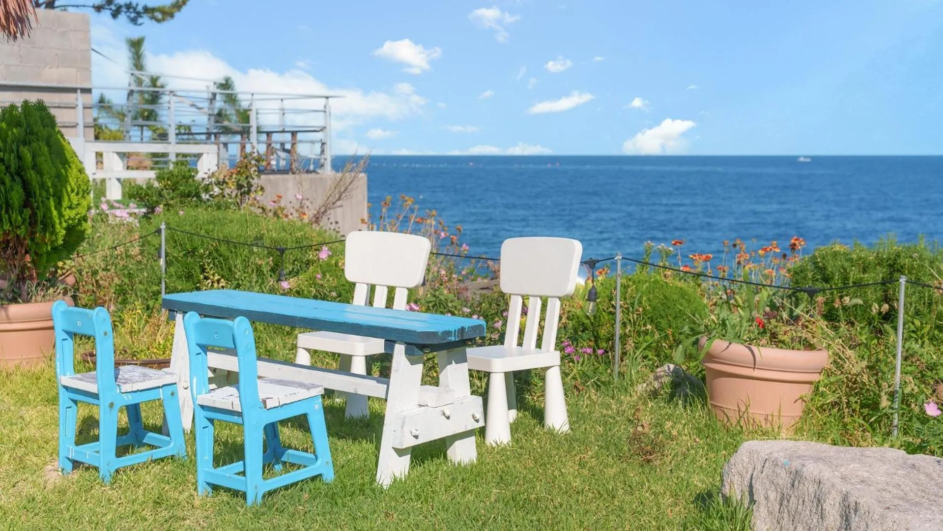 Property building in Pohang Puleungolae Caravan