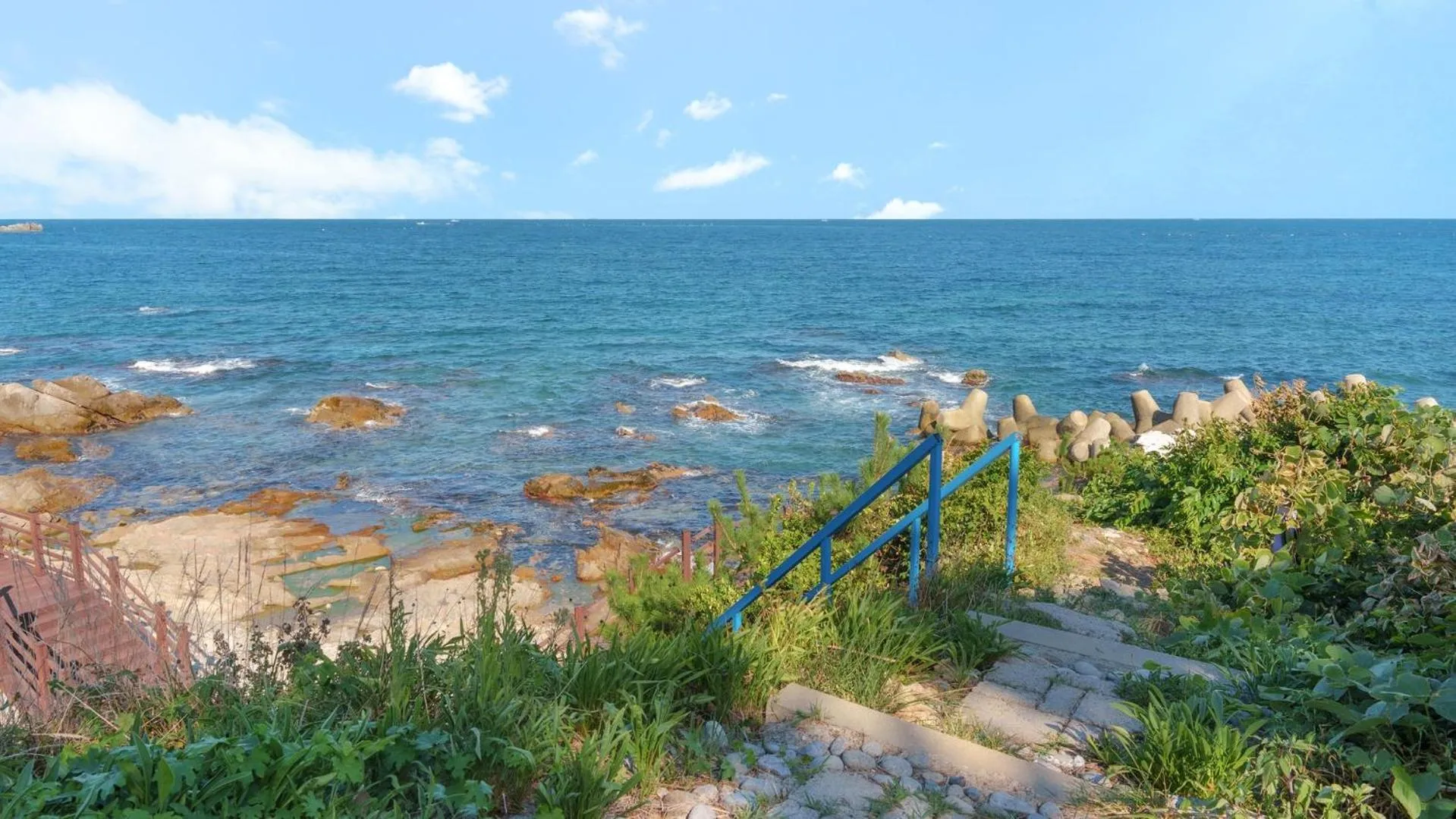 Property building in Pohang Puleungolae Caravan