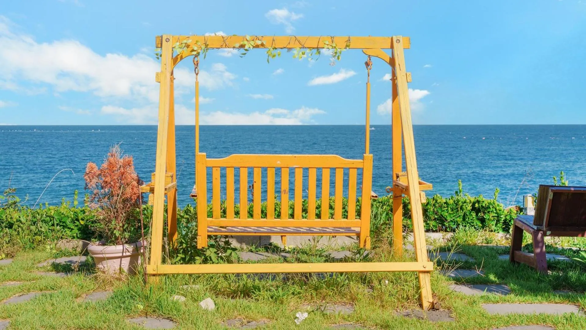 Property building in Pohang Puleungolae Caravan