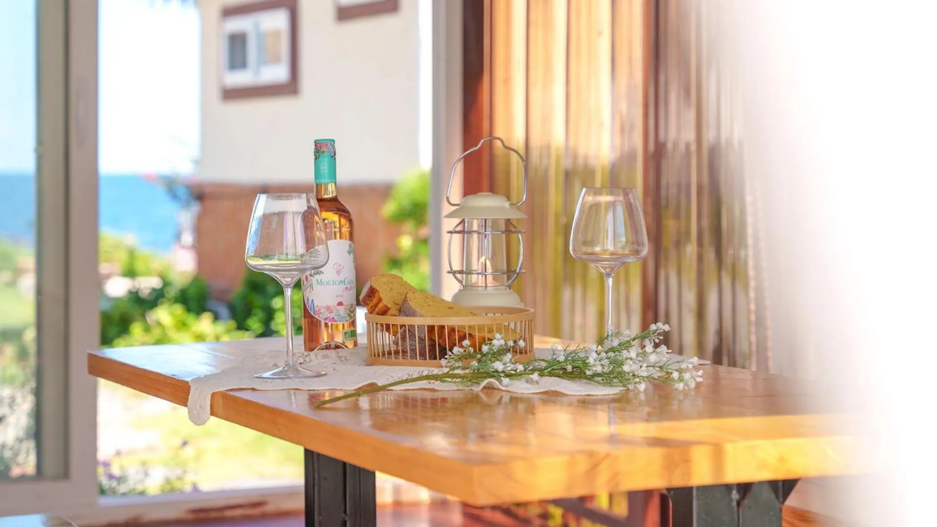 Photo of the whole room in Pohang Puleungolae Caravan