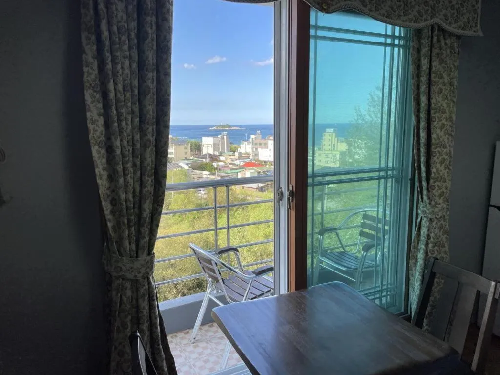 Property building in Sokcho Haeoleumhouse