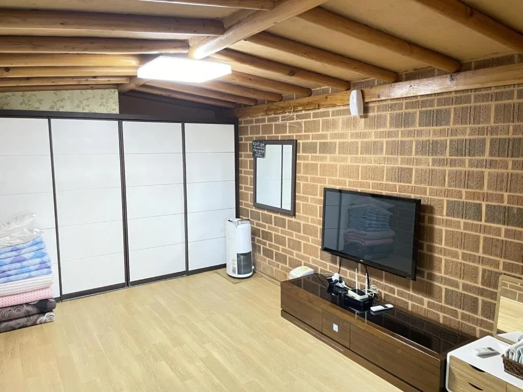 Property building in Sokcho Haeoleumhouse