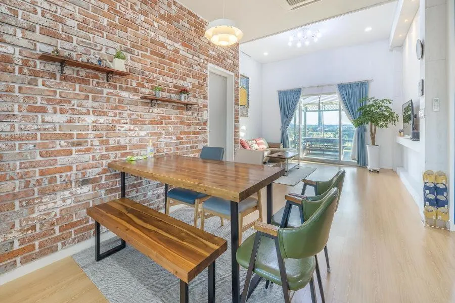 Property building in Jeju Jongdalrifeel House