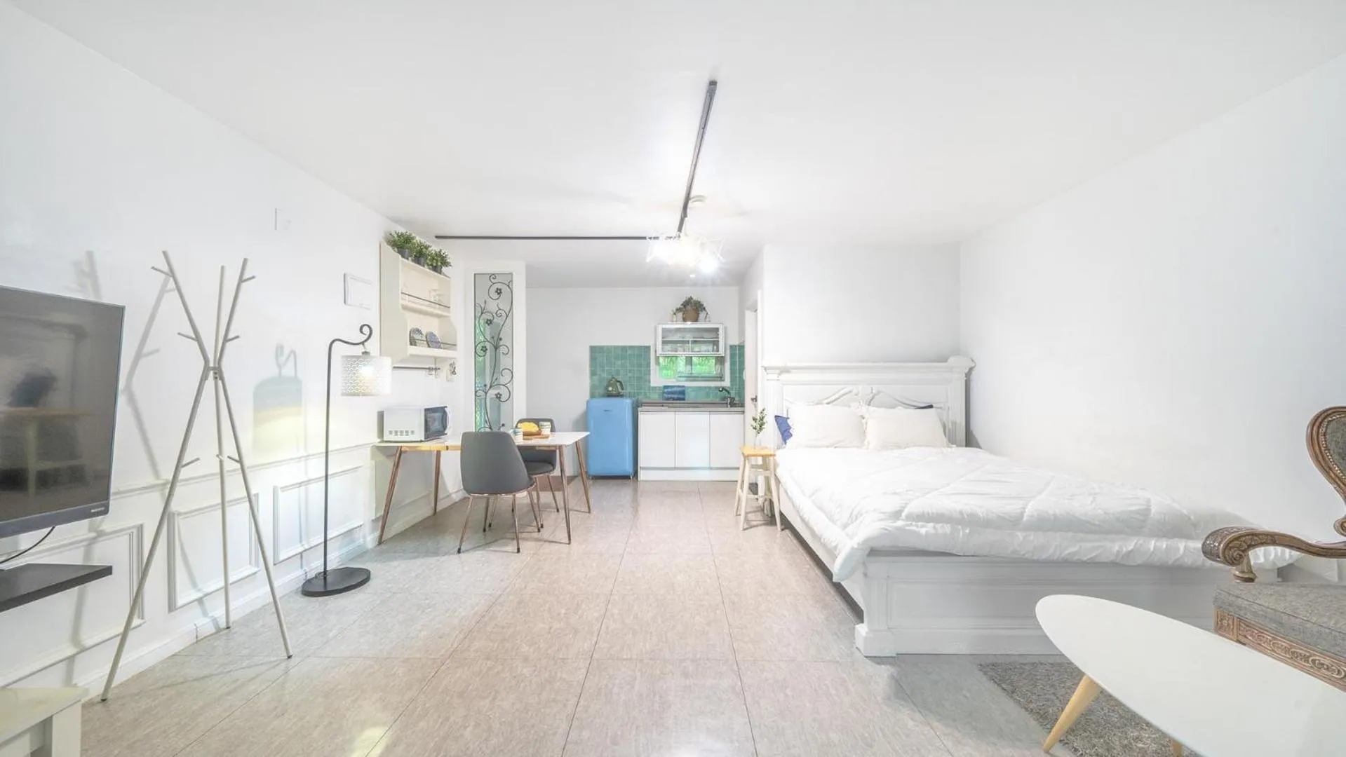 Property building, Bed in Ganghwa Giverny Spa Pension