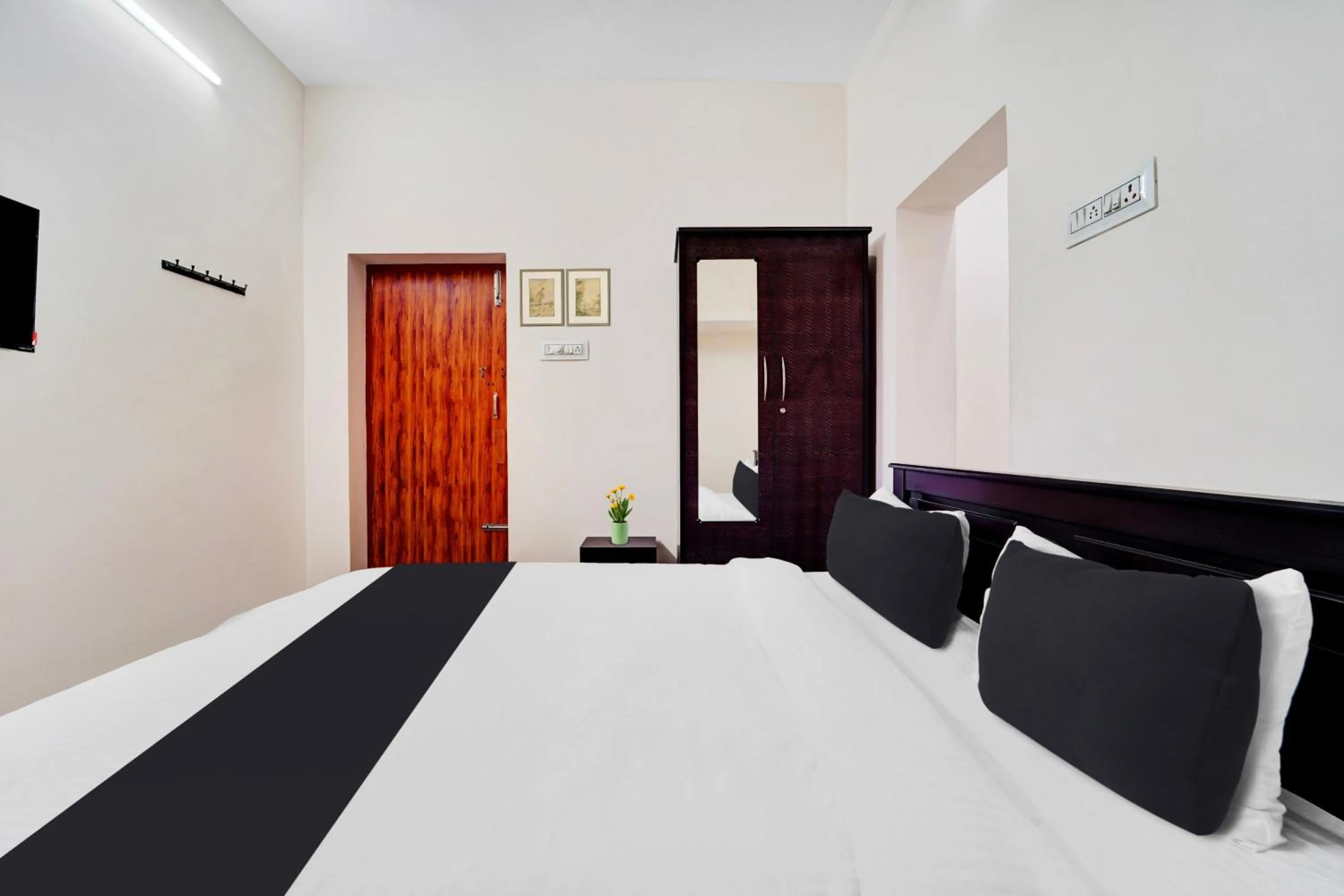 Bedroom, Bed in Super Hotel O Viswapuram