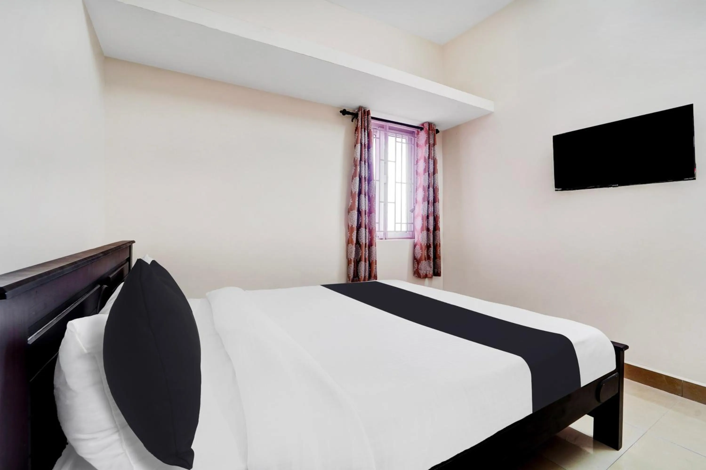 Bedroom, Bed in Super Hotel O Viswapuram