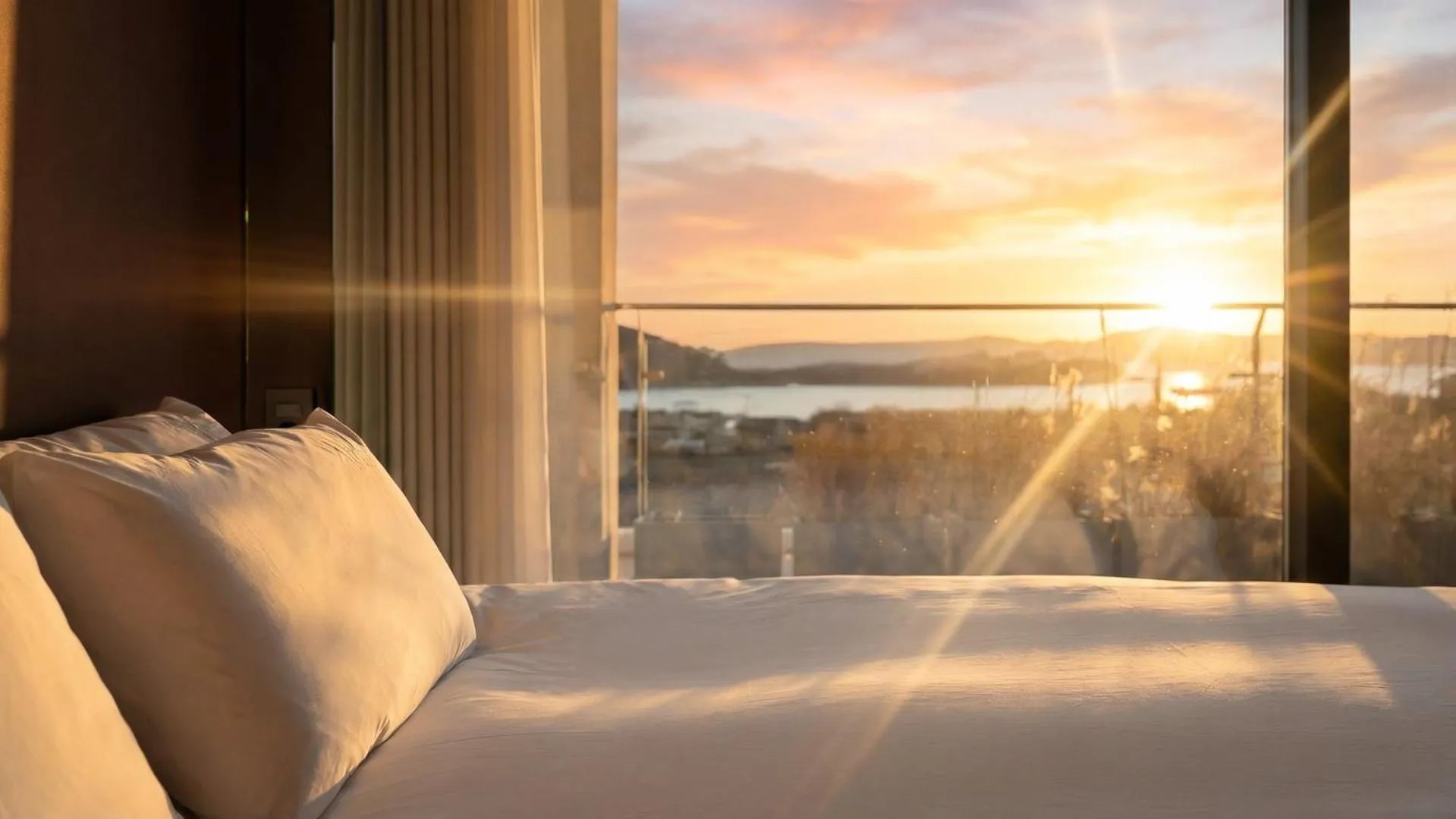 Property building, Bed in Busan nunuhouse poolvilla Pension