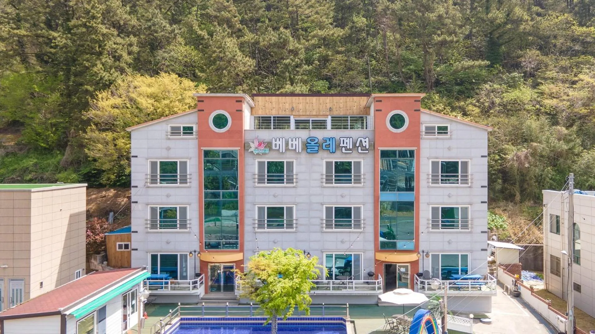 Property building in Yeosu Bebeolleh Pension