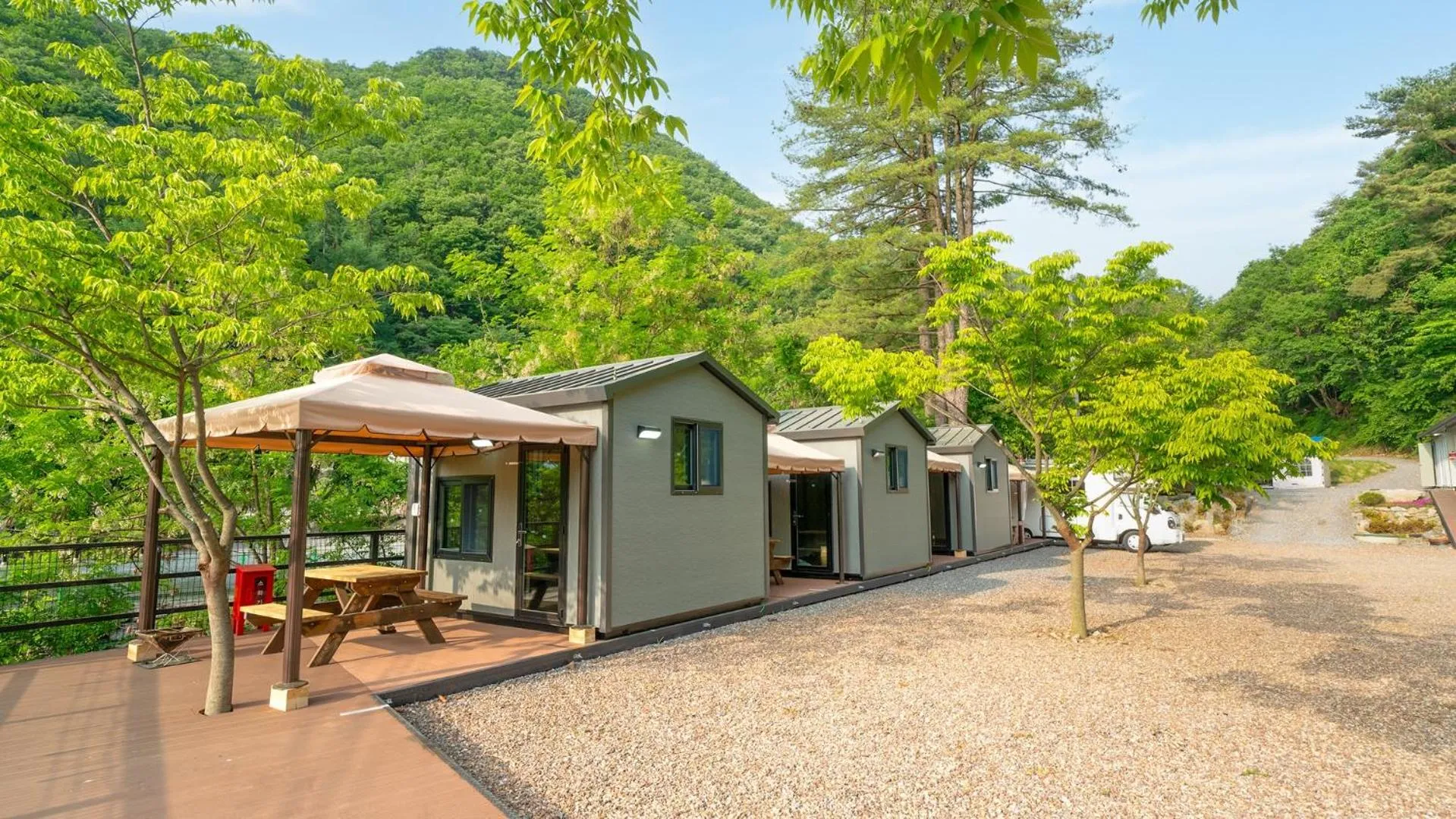 Property building in Gapyeong Yumyeongsan Gomone pet Camping