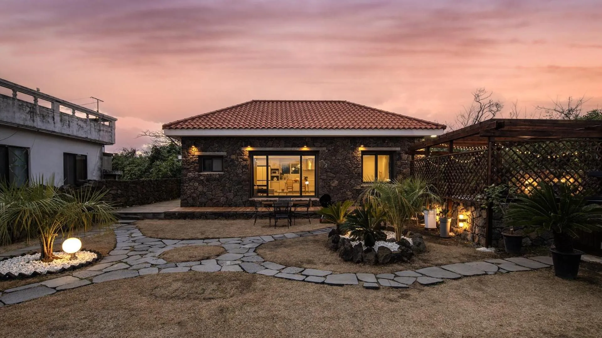 Property building in Jeju Stay Rowoon Dockchae Pension