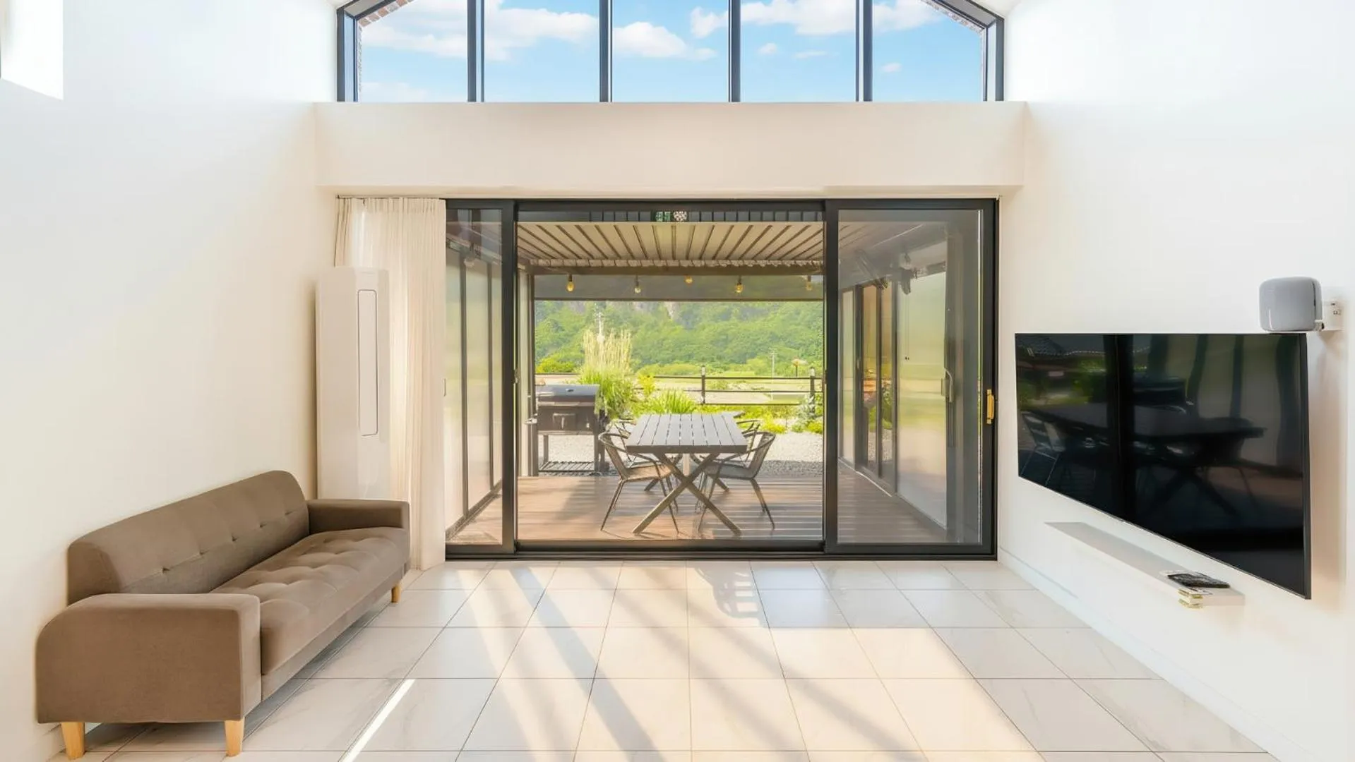 Property building in Danyang Dandelion Pool Villa